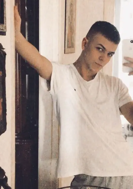 Toby из Афин, мне 21, познакомлюсь для совместных путешествий