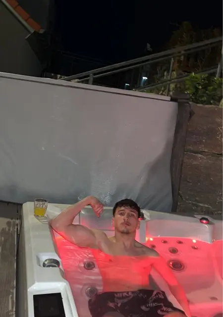 Я Can, 21, знакомлюсь на одну ночь в Вюрцбурге