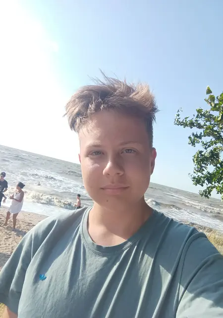 Я Павел, 20 років з Горлівки, шукаю знайомства на одну ніч