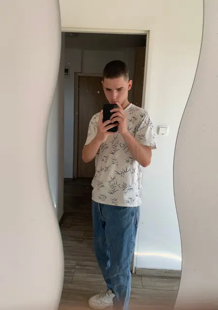 Я Віталій, 19, из Варшавы, ищу знакомства без обязательств