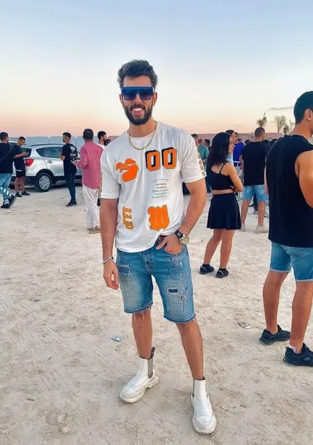 Akhmed from Dagenham, looking for pleasant pastime