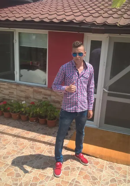 Я Dani, 27, из Fetesti, ищу знакомства без обязательств