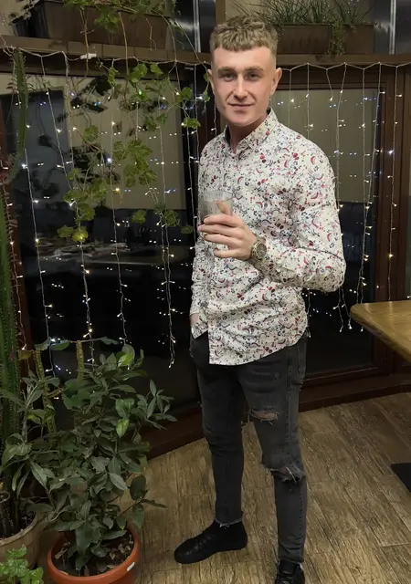 Я Vladik, 27, из Бобруйска, ищу знакомства без обязательств