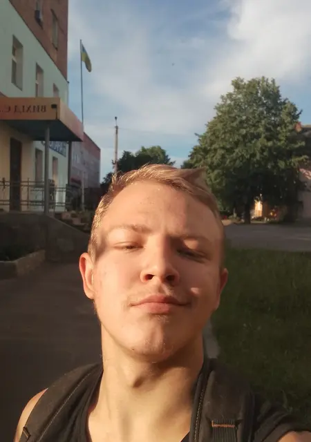 Александр из Шостки, мне 20, познакомлюсь без обязательств