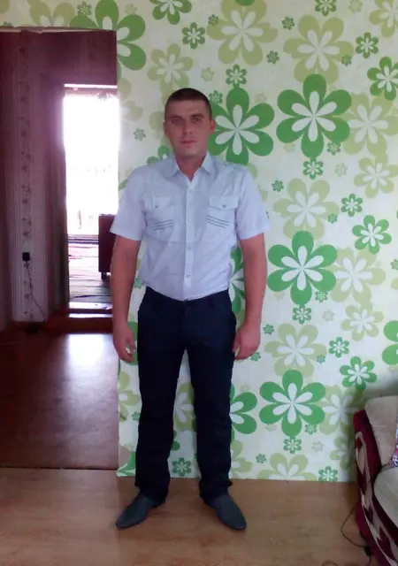 Я Вова, 35, из Бобруйска, ищу знакомства без обязательств