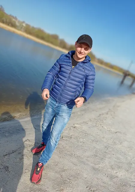 Я Руслан, 35 років з Одеси, шукаю знайомства без зобов'язань