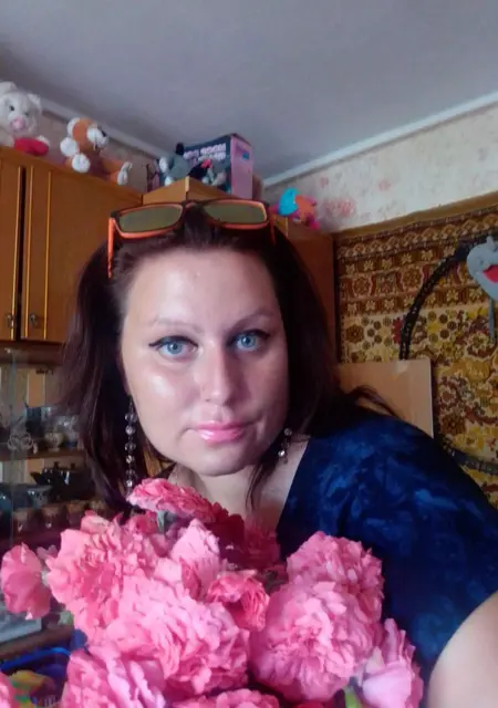 Таня из Новопскова, мне 33, познакомлюсь для общения