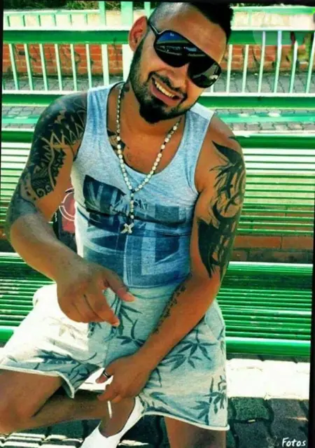 Elvis Ayan из Бухареста