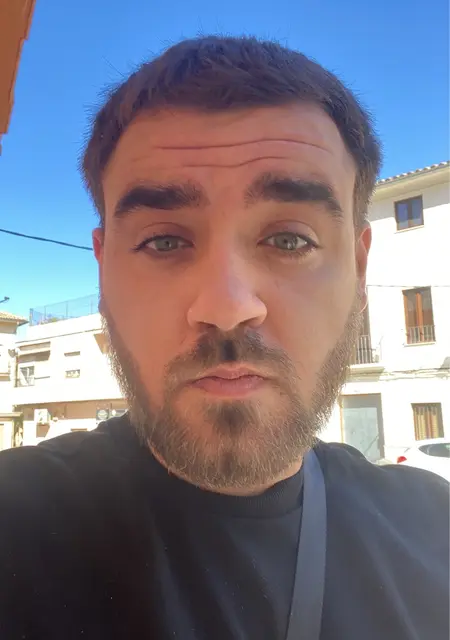 Luis из Бланес, мне 24, познакомлюсь для вирта