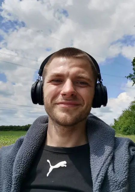 Я Данил, 25 років з Полтавы, шукаю знайомства без зобов'язань