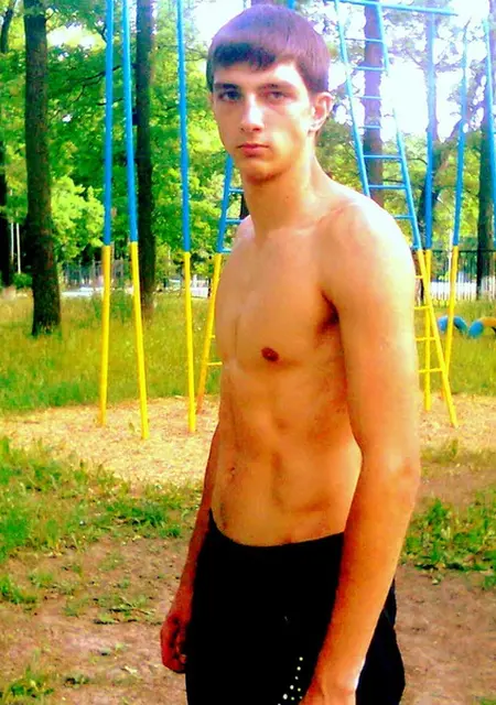 Я Ярослав, 31, из Харькова, ищу знакомства без обязательств