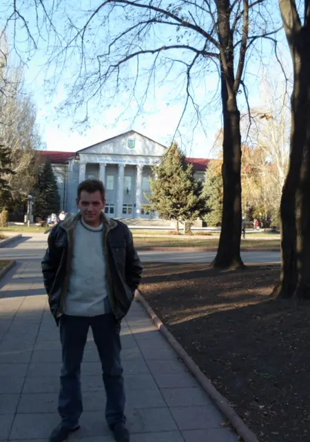 Влад из Донецка, ищу на сайте знакомства на одну ночь