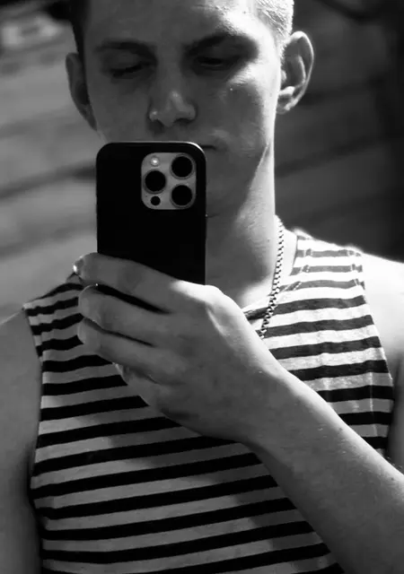 Я Кирилл, 23, из Кишинёва, ищу знакомство для приятного времяпровождения