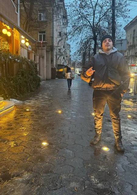 Я Андрей, 18, из Запорожья, ищу знакомство для приятного времяпровождения
