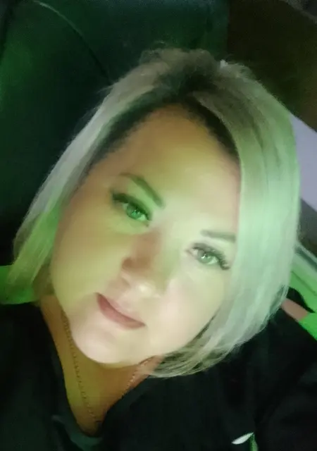 Я Ната, 41 років з Маріуполя, шукаю знайомство для спілкування