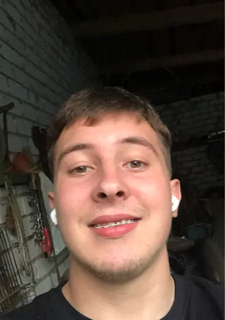 Я Ваня, 21, знакомлюсь для общения в Харькове