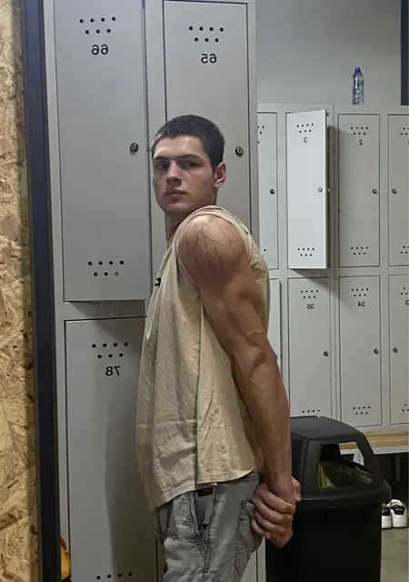 Я Maksim, 21, из Познани, ищу знакомства на одну ночь