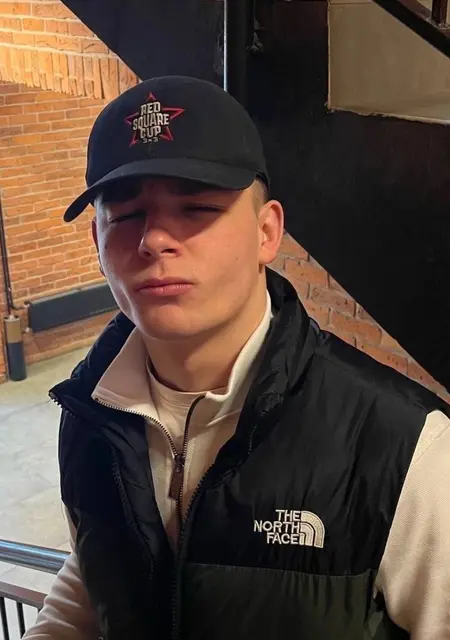 Я Сергей, 19, из Еревана, ищу знакомства на одну ночь