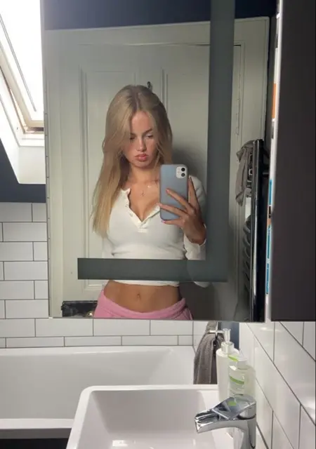 Anastasia из Дубая, мне 20, познакомлюсь для приятного времяпровождения