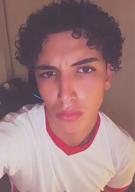 Adam de Llucmajor, tengo 18 años, listo para conocer para lío de una noche