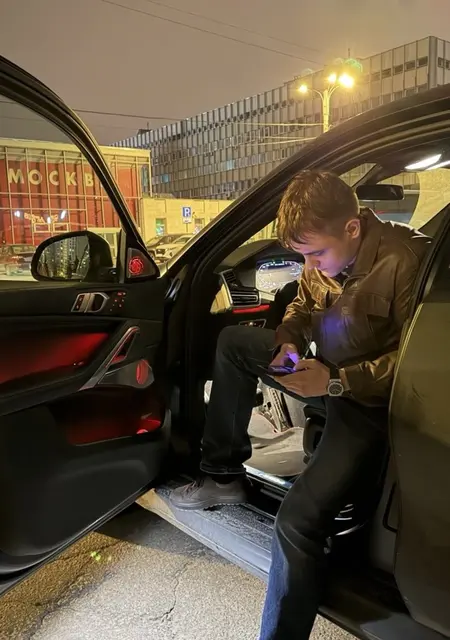 Максим из Харькова, мне 19, познакомлюсь без обязательств