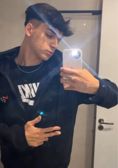 Я Hugo, 18, из Севильи, ищу знакомство для вирта