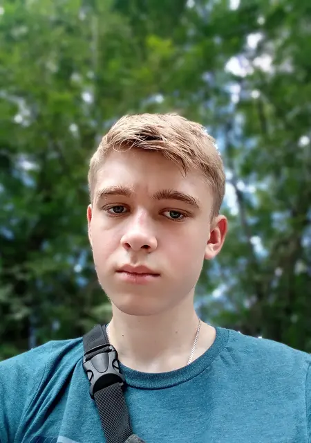 Никола из Тигина, мне 21, познакомлюсь для общения