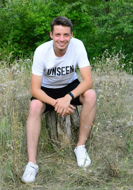 Антон из Днепра, ищу на сайте знакомства без обязательств