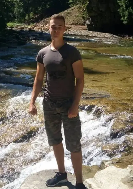 Влад из Ивано-Франковска, ищу на сайте знакомства без обязательств