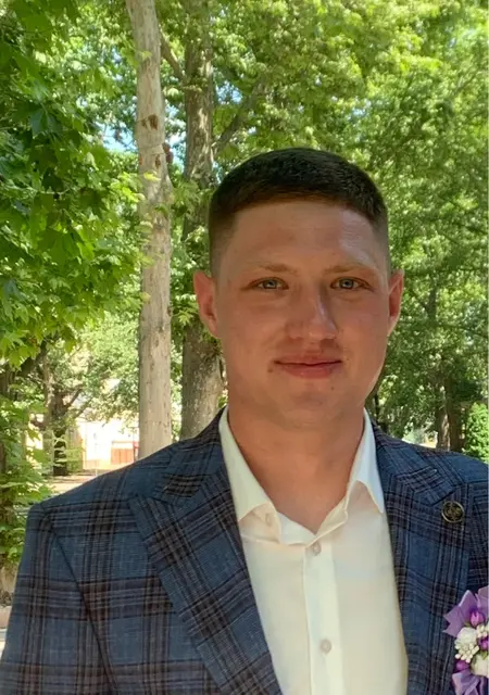 Я Юрій, 25 років з Миколаєва, шукаю знайомства на одну ніч