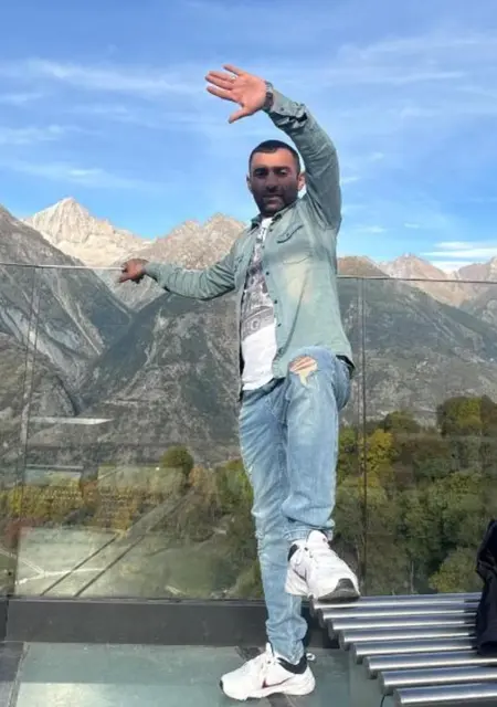 Я Joker, 30, знакомлюсь для общения в Бюль