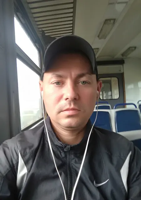 Олежан из Полтавы, ищу на сайте приятное времяпровождение