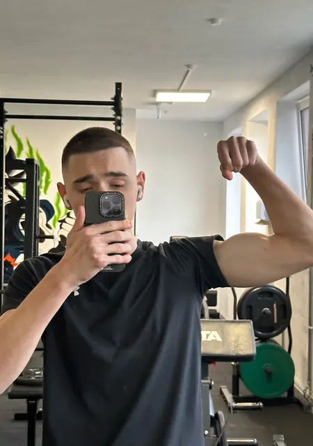 Yehor из Берлина, мне 19, познакомлюсь для дружбы