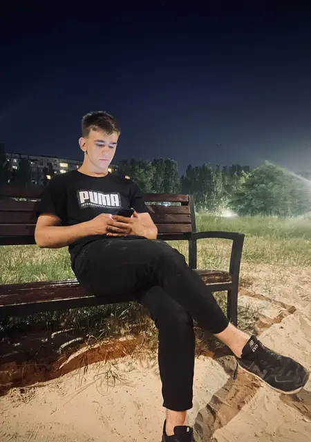 Денис из Каменского, мне 26, познакомлюсь без обязательств