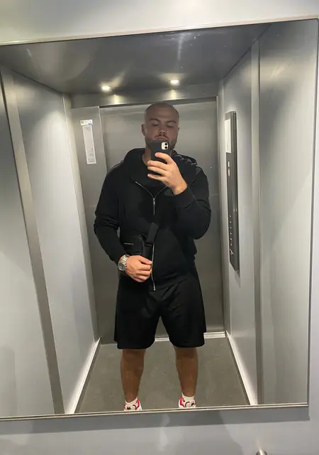 Артем из Кель, мне 24, познакомлюсь на одну ночь