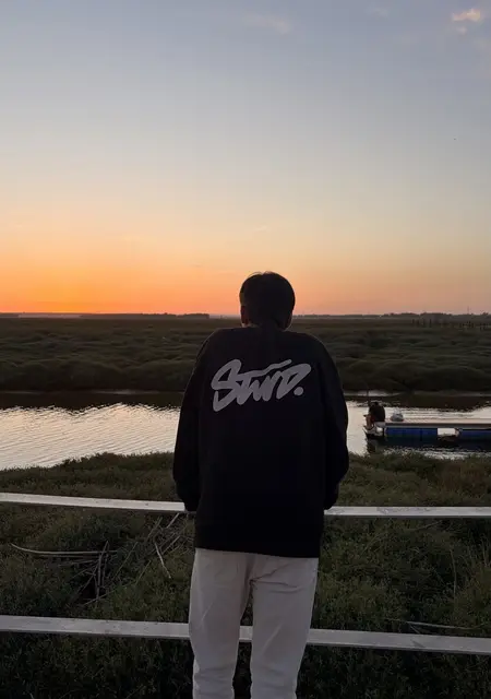 Soy Jose, 20 años de Moguer, busco conocer gente para lío de una noche