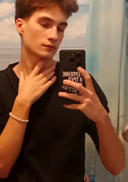 Я Иван, 19, из Новополоцка, ищу знакомства без обязательств