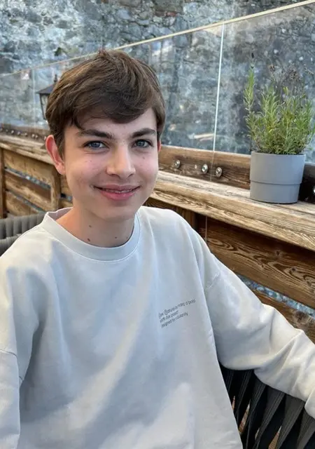 Я Lyan, 19, из Вены, ищу знакомства без обязательств