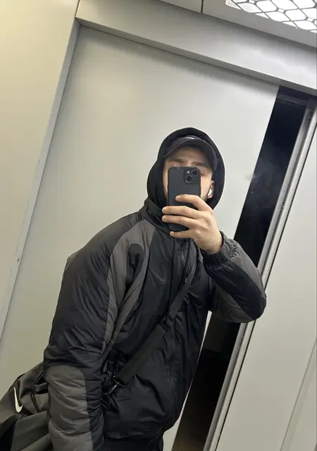 Mike de Madrid, tengo 31 años, listo para conocer para conversación virtual