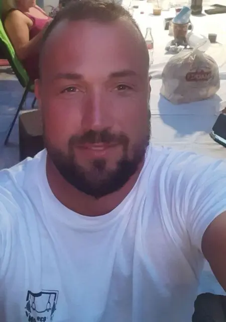 Nikos из Афин, мне 36, познакомлюсь