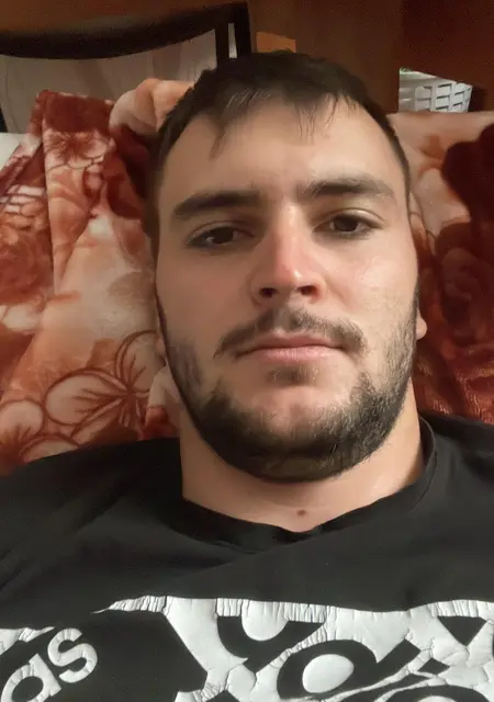 Я Станислав, 27 років з Перевальськ, шукаю знайомства без зобов'язань