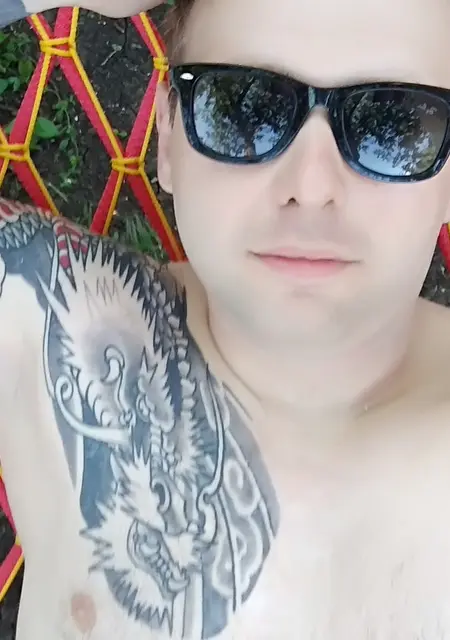 Я Владимир, 38 років з Маріуполя, шукаю знайомство для вірт