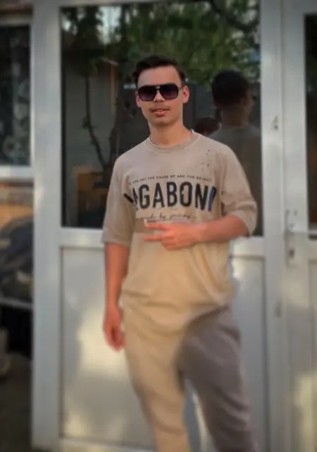 Я Chiriac, 20, из Бухареста, ищу знакомства без обязательств