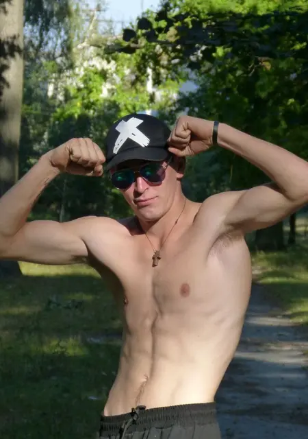 Валерій из Луцка, мне 18, познакомлюсь для общения