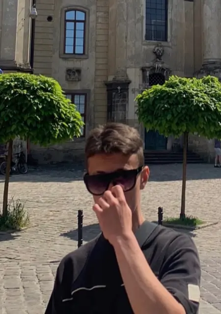 Я Влад, 20, знакомлюсь на одну ночь в Луцке