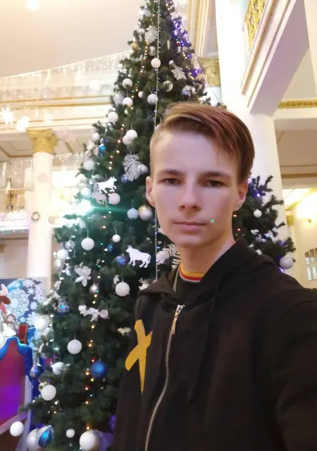 Я Кирил, 21, из Кривого Рога, ищу знакомства без обязательств
