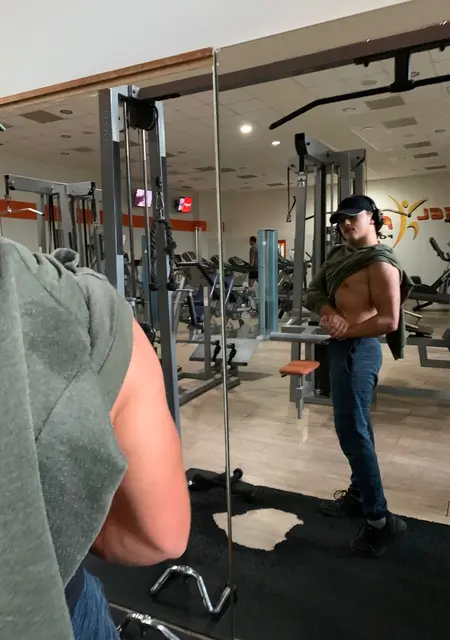 Я Edves, 20, знакомлюсь для вирта в Бухаресте