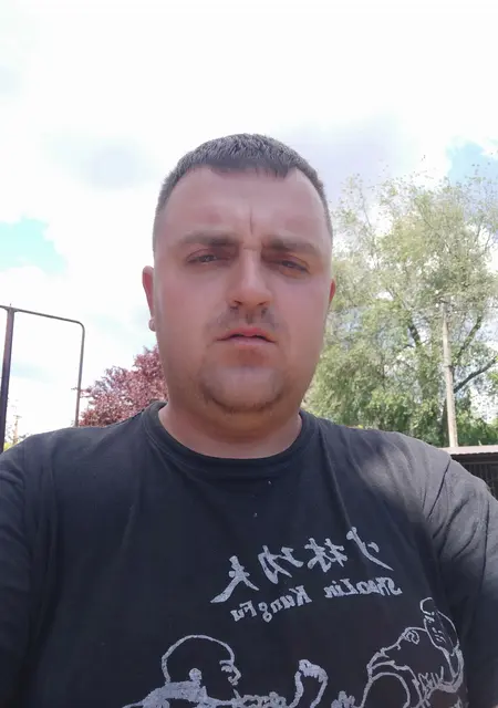 Дмытро из Каменского, мне 32, познакомлюсь без обязательств