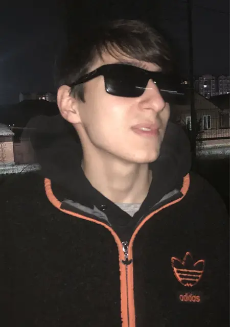 Андрей из Вены, мне 18, познакомлюсь на одну ночь