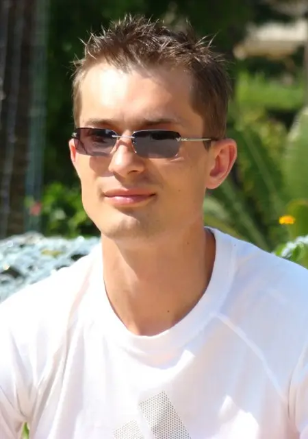 Я Viktor, 45, знакомлюсь на одну ночь в Париже